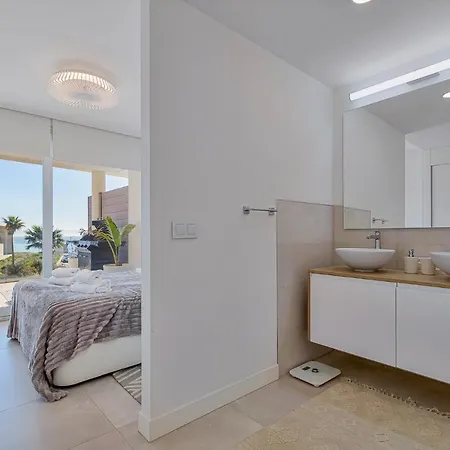 아파트 Lovely 3 Bedroom Next To Higueron Area.