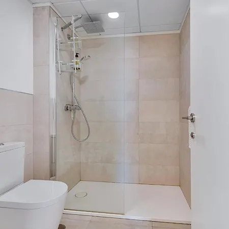 Lovely 3 Bedroom Next To Higueron Area. 아파트