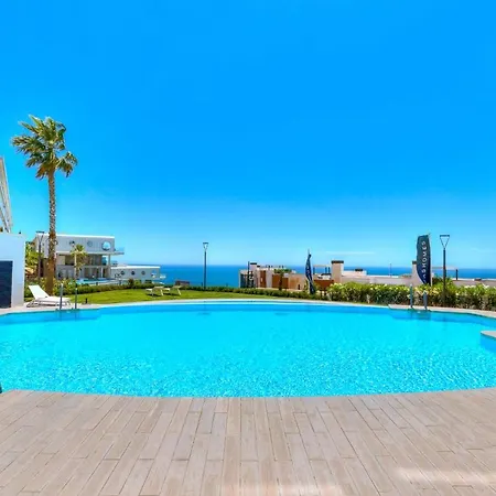 Lovely 3 Bedroom Next To Higueron Area. Lejlighed *