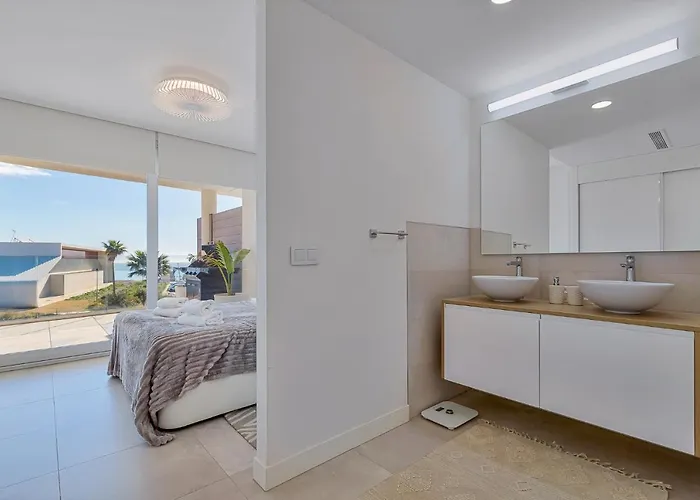 Апартаменты Lovely 3 Bedroom Next To Higueron Area.