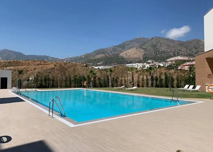 Lovely 3 Bedroom Next To Higueron Area. Апартаменты