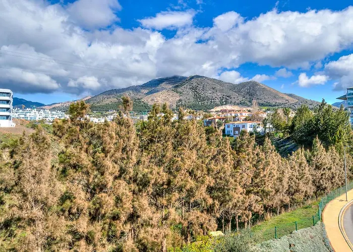 Lovely 3 Bedroom Next To Higueron Area. *