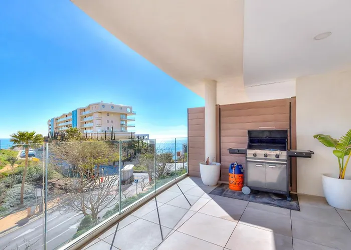 Lovely 3 Bedroom Next To Higueron Area.