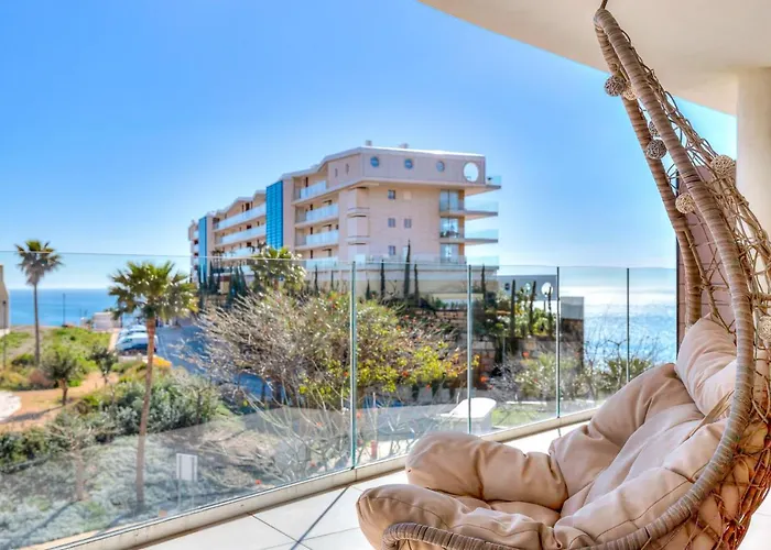 Lovely 3 Bedroom Next To Higueron Area. Апартаменты