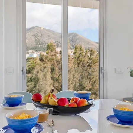 Lovely 3 Bedroom Next To Higueron Area. *