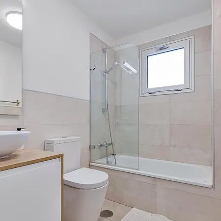 Lovely 3 Bedroom Next To Higueron Area. *