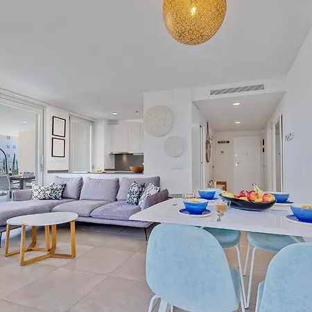 Lovely 3 Bedroom Next To Higueron Area.