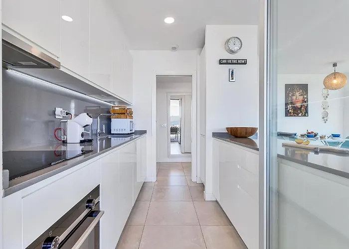 Lovely 3 Bedroom Next To Higueron Area. Apartment *