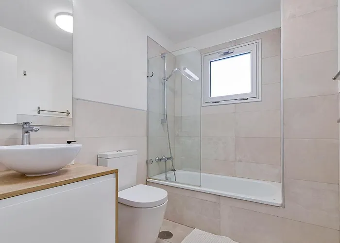 Lovely 3 Bedroom Next To Higueron Area. *