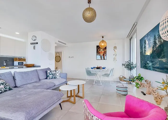 Lovely 3 Bedroom Next To Higueron Area. Apartment