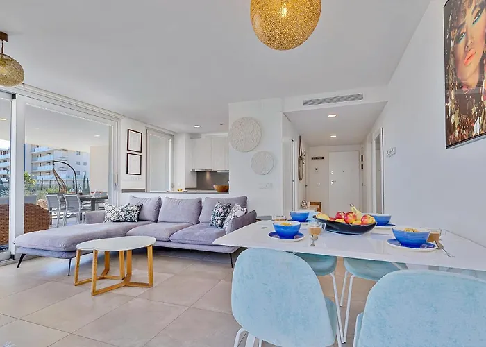 Lovely 3 Bedroom Next To Higueron Area.