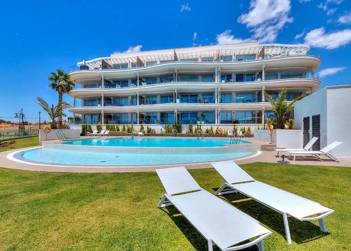 Lovely 3 Bedroom Next To Higueron Area. Apartment