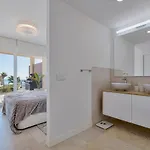 Apartment Lovely 3 Bedroom Next To Higueron Area.