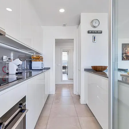 Lovely 3 Bedroom Next To Higueron Area. דירה *