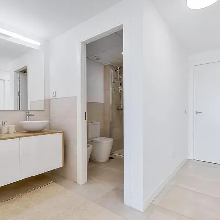 Lovely 3 Bedroom Next To Higueron Area. * פואנגירולה