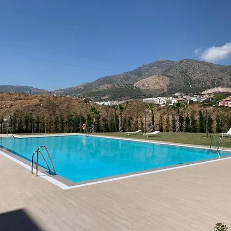 Lovely 3 Bedroom Next To Higueron Area. דירה