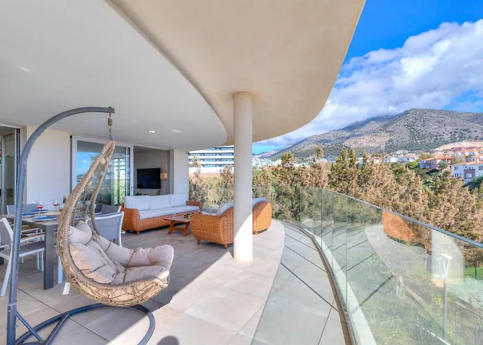 Lovely 3 Bedroom Next To Higueron Area.