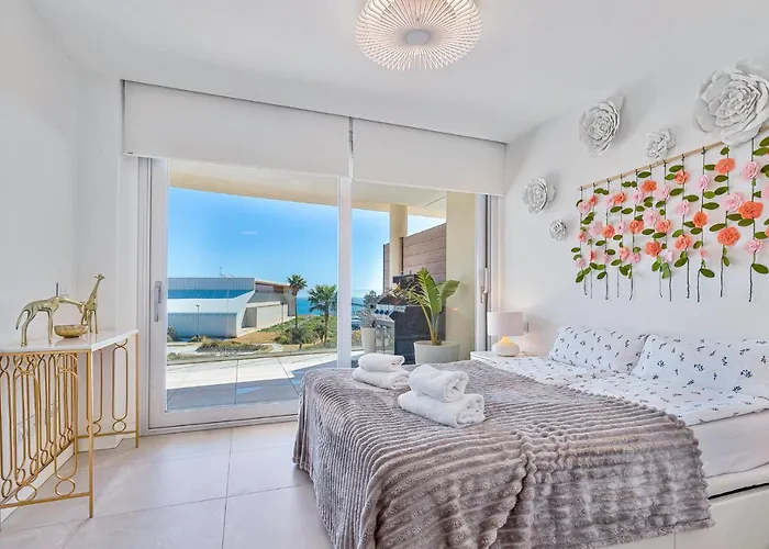 Lovely 3 Bedroom Next To Higueron Area. *