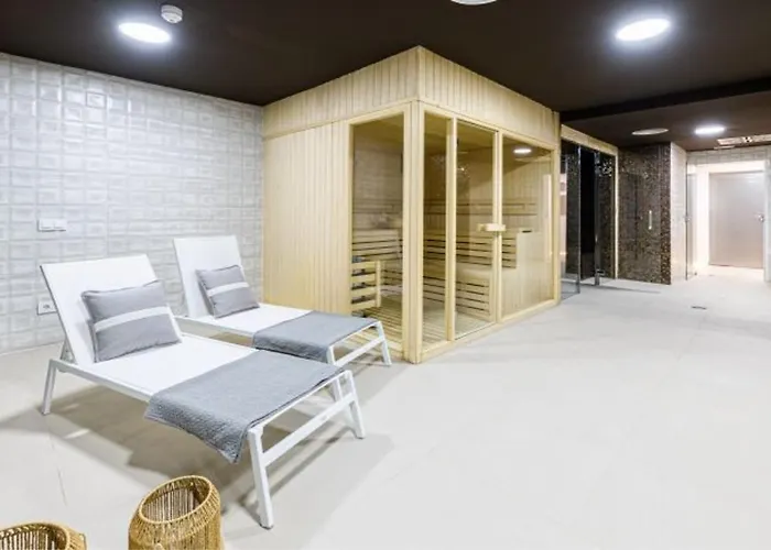 Lovely 3 Bedroom Next To Higueron Area. 公寓 *